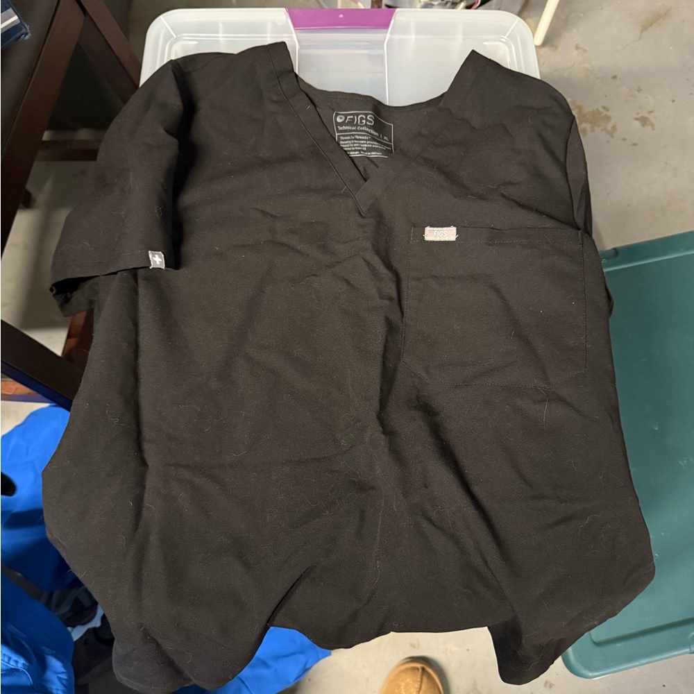 FIGS Black Scrub set